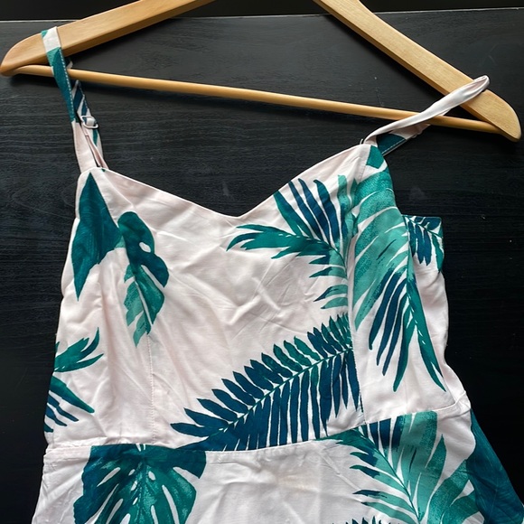 Pink dress with palm leaf print - Picture 1 of 4